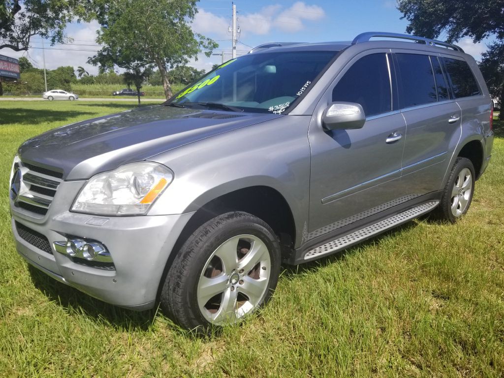 2010 Mercedes-Benz GL-Class Image 2