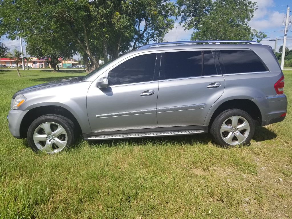 2010 Mercedes-Benz GL-Class Image 3