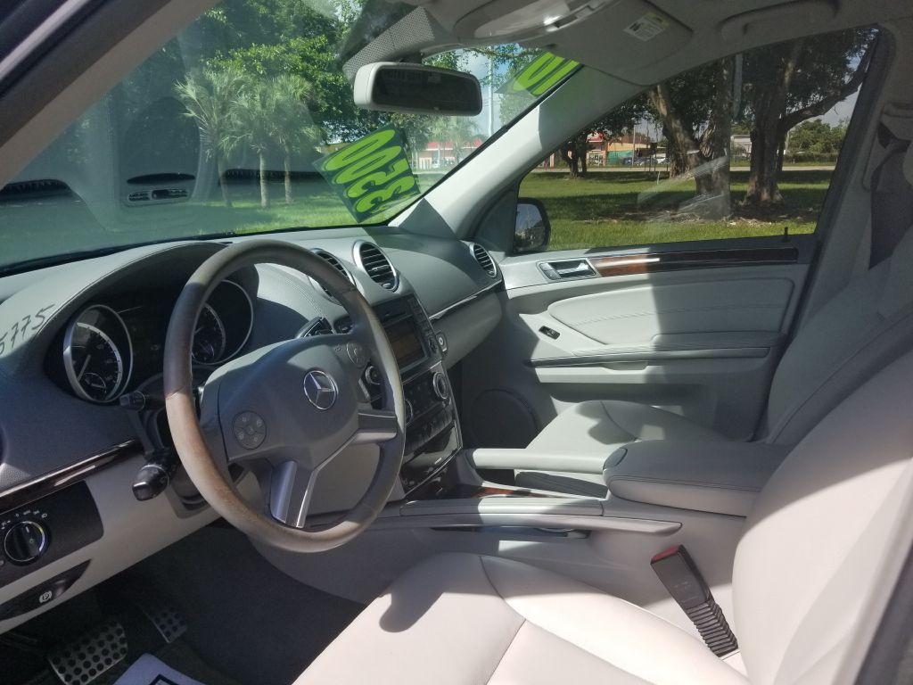 2010 Mercedes-Benz GL-Class Image 10