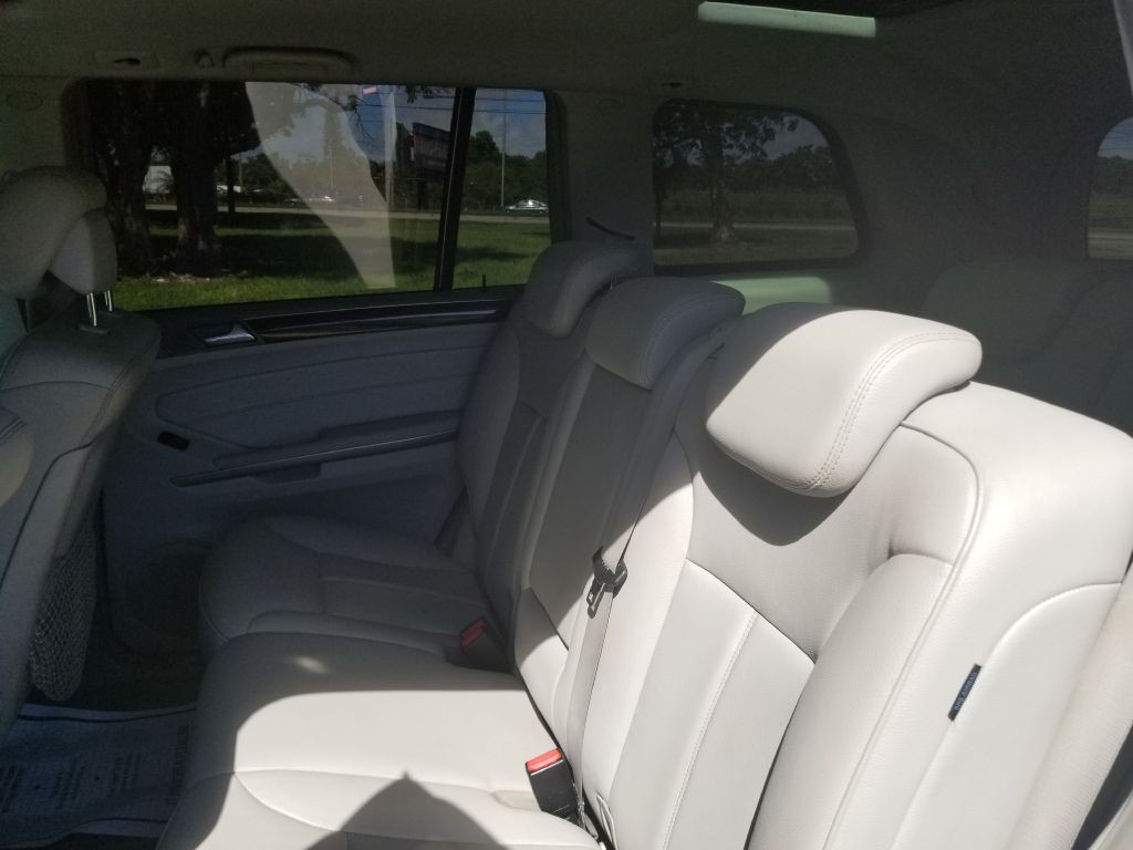2010 Mercedes-Benz GL-Class Image 11