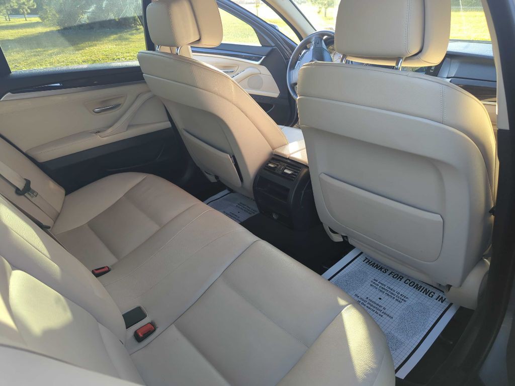2012 BMW 5 Series Image 9