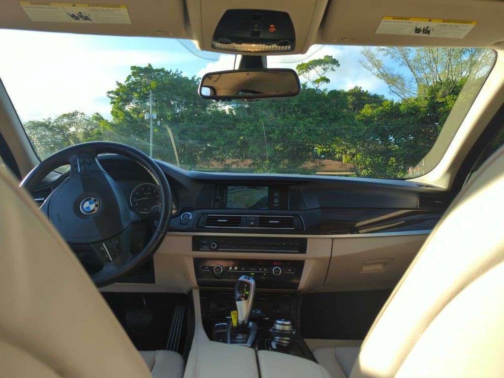 2012 BMW 5 Series Image 11