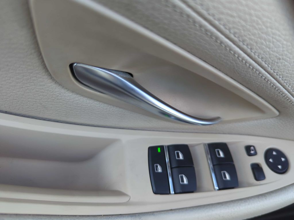 2012 BMW 5 Series Image 14