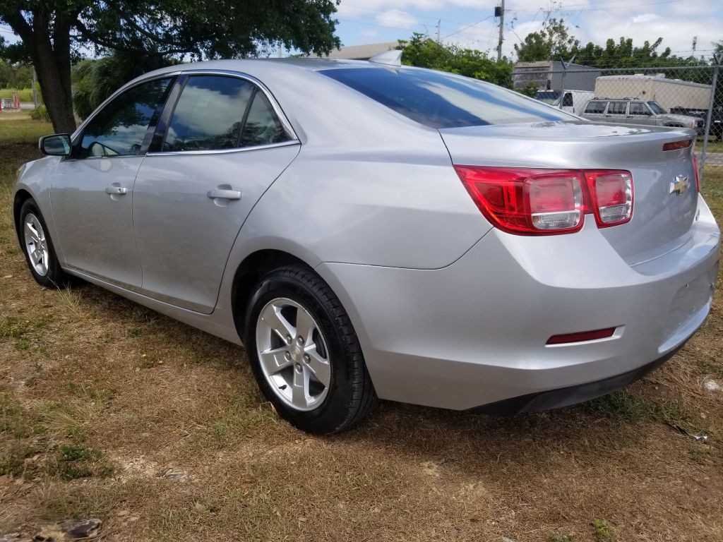 2016 Chevrolet Malibu Image 3