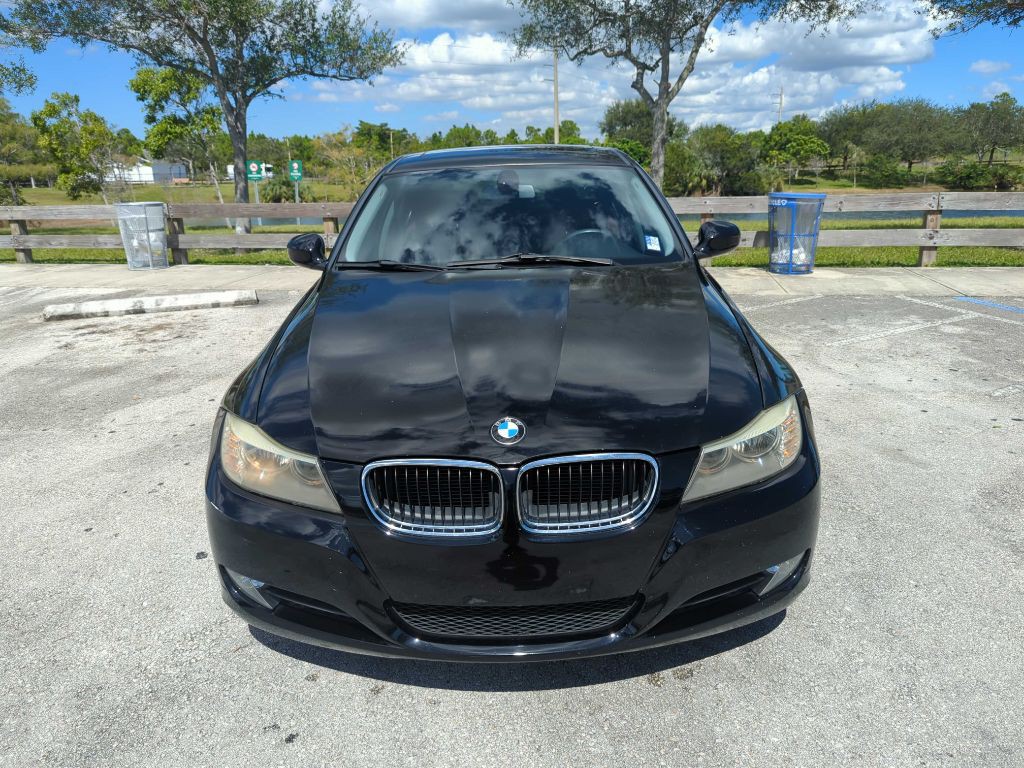 2011 BMW 3 Series Image 2