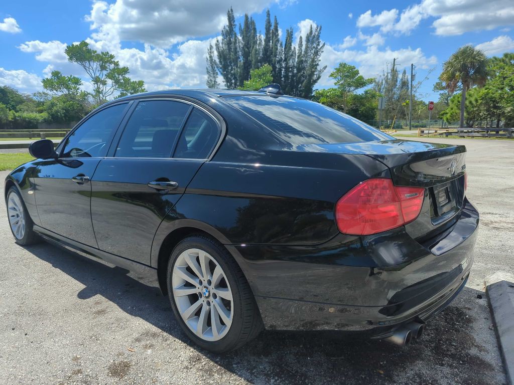 2011 BMW 3 Series Image 7