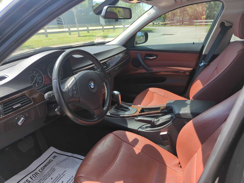 2011 BMW 3 Series Image 11