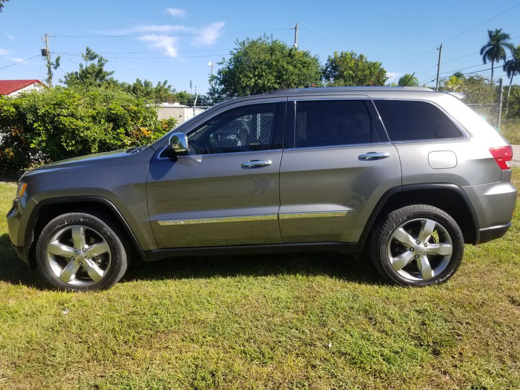 2013 Jeep Grand Cherokee Image 2