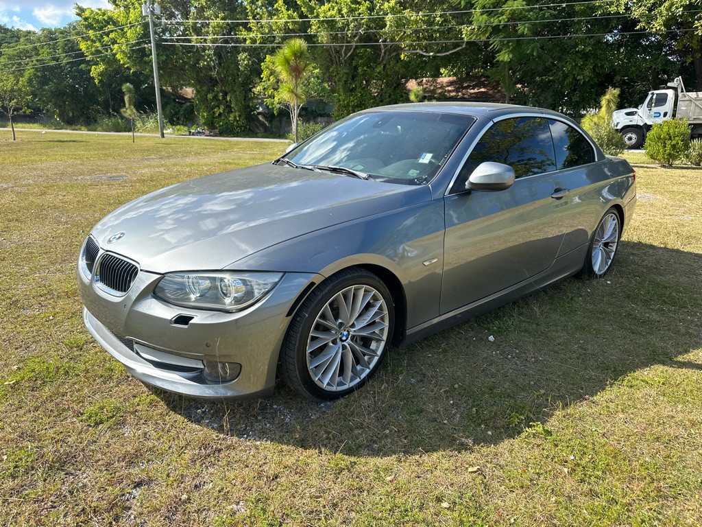 2011 BMW 3 Series Image 1
