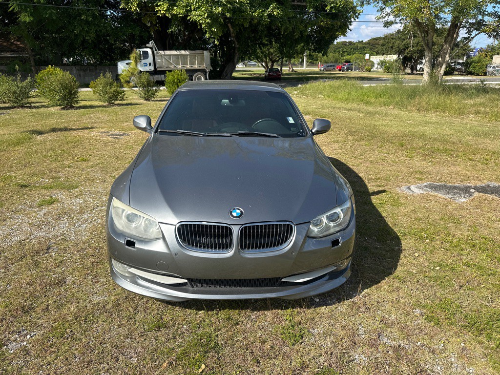 2011 BMW 3 Series Image 2