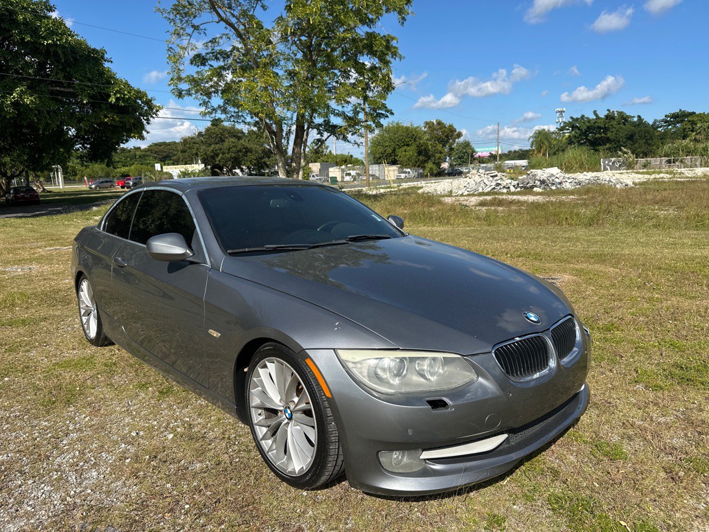 2011 BMW 3 Series Image 3