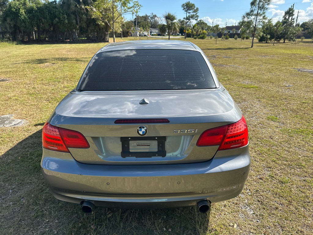 2011 BMW 3 Series Image 5