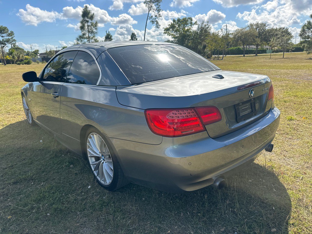 2011 BMW 3 Series Image 6