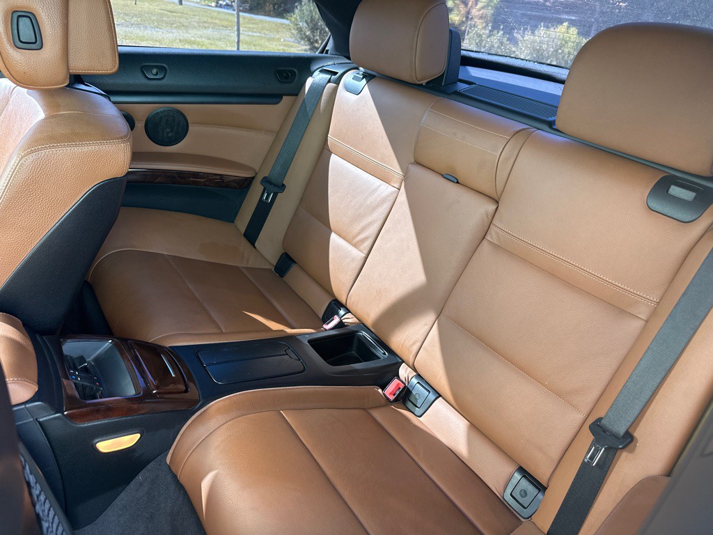 2011 BMW 3 Series Image 8