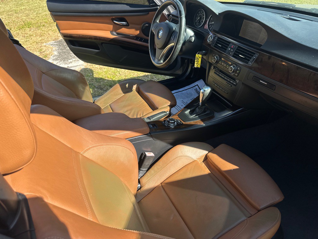 2011 BMW 3 Series Image 9