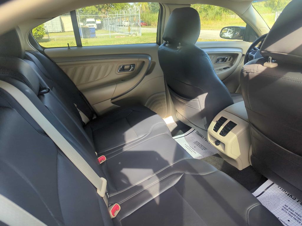 2016 Ford Taurus Image 8