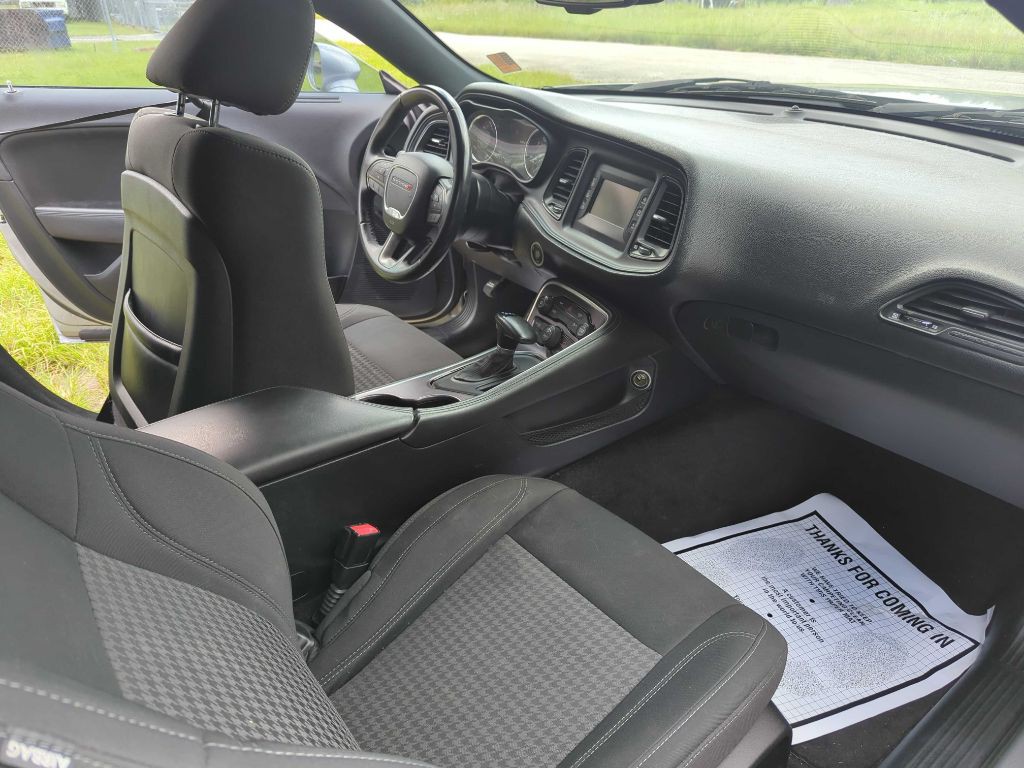 2017 Dodge Challenger Image 11