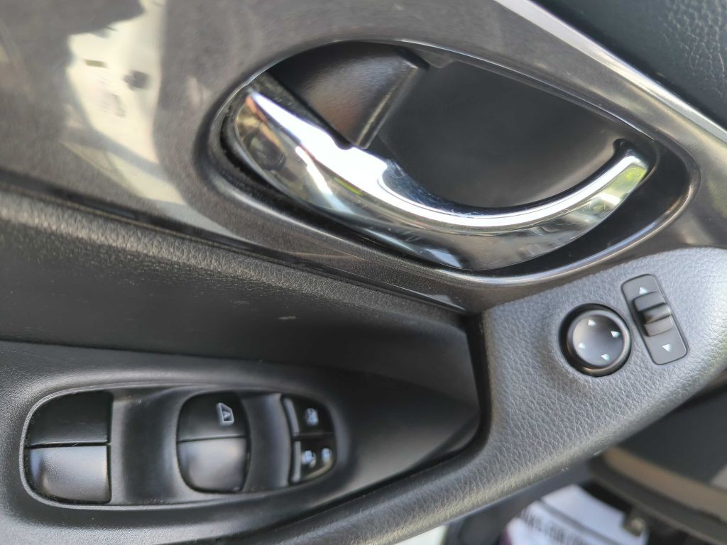 2017 Nissan Rogue Image 13
