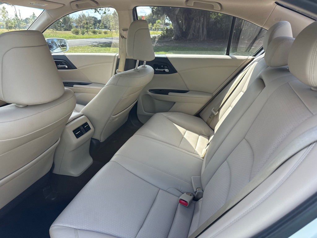 2015 Honda Accord Image 9