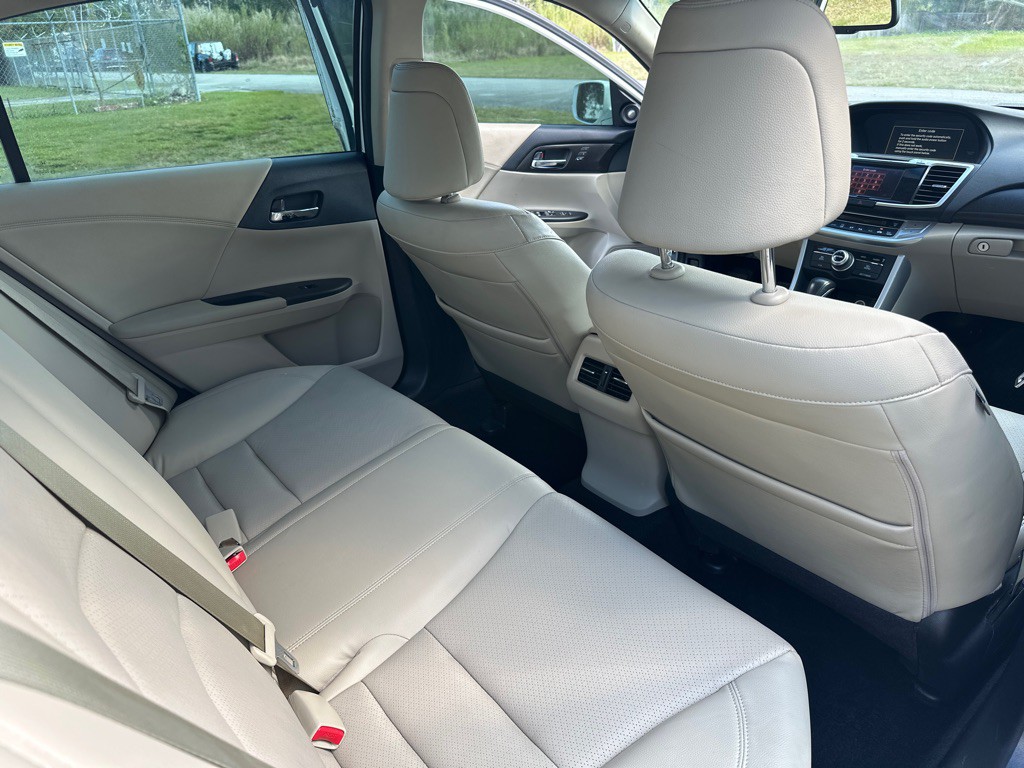 2015 Honda Accord Image 11