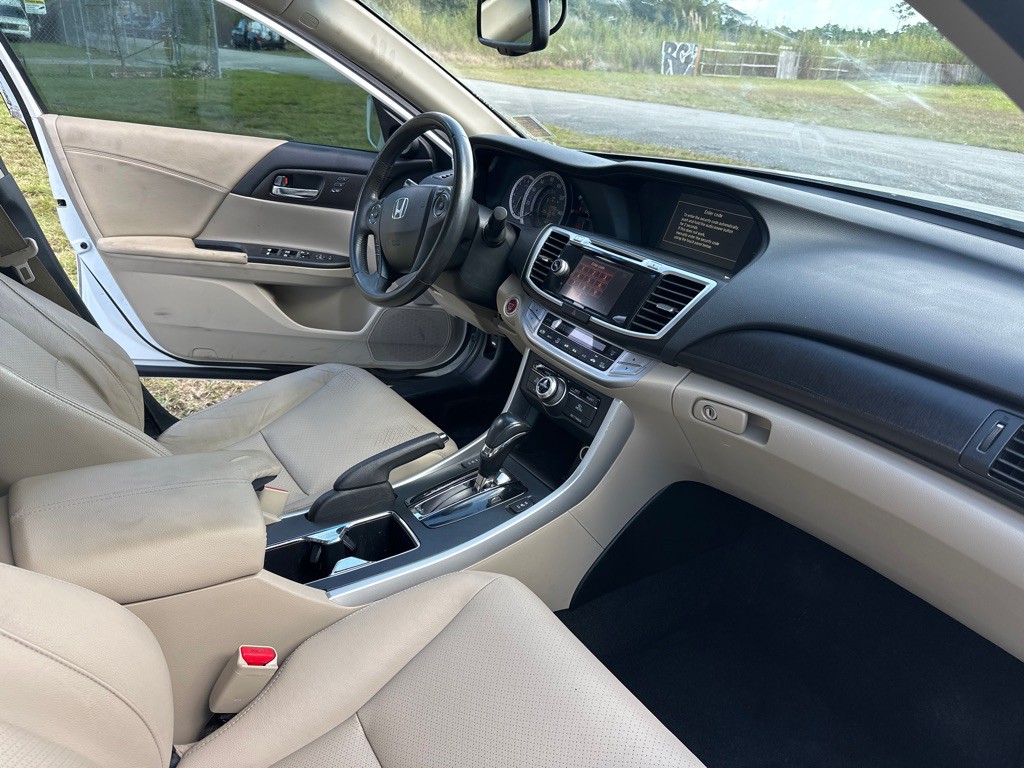 2015 Honda Accord Image 12