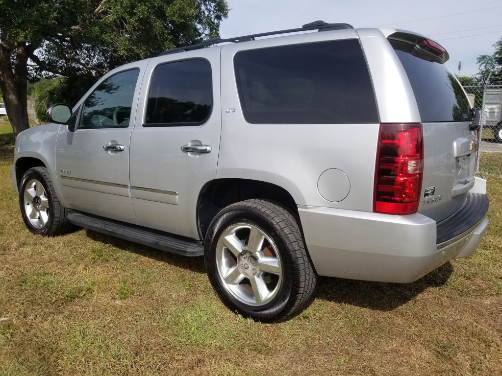 2014 Chevrolet Tahoe Image 2