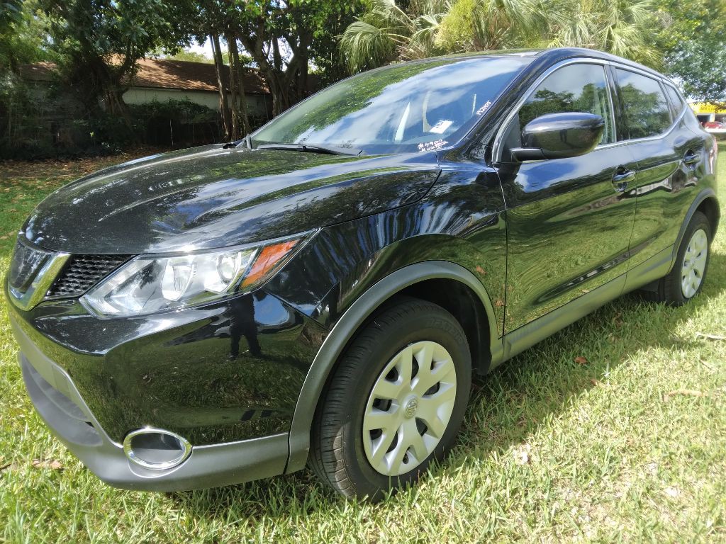 2019 Nissan Rogue Image 1