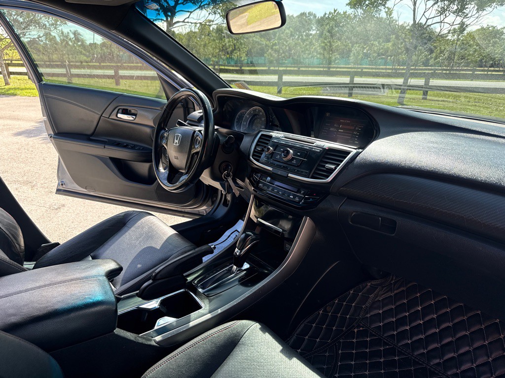 2017 Honda Accord Image 11