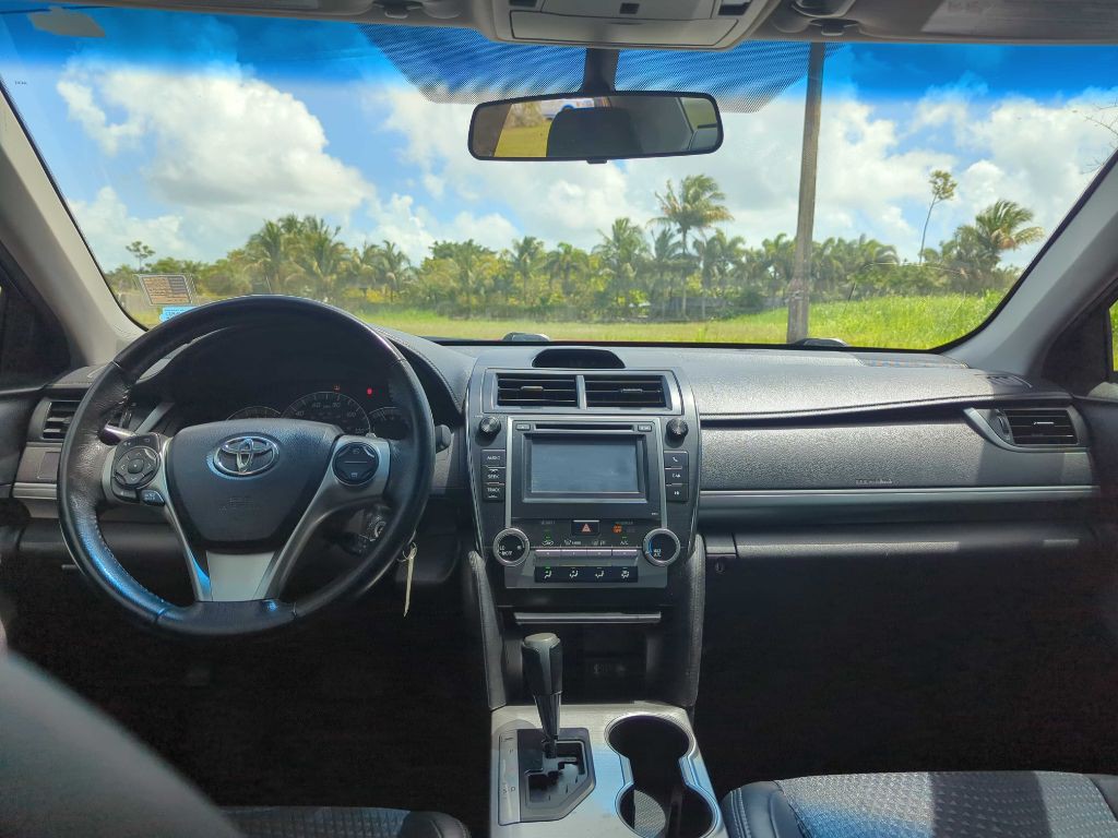 2012 Toyota Camry Image 8