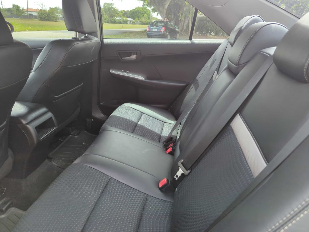 2012 Toyota Camry Image 9
