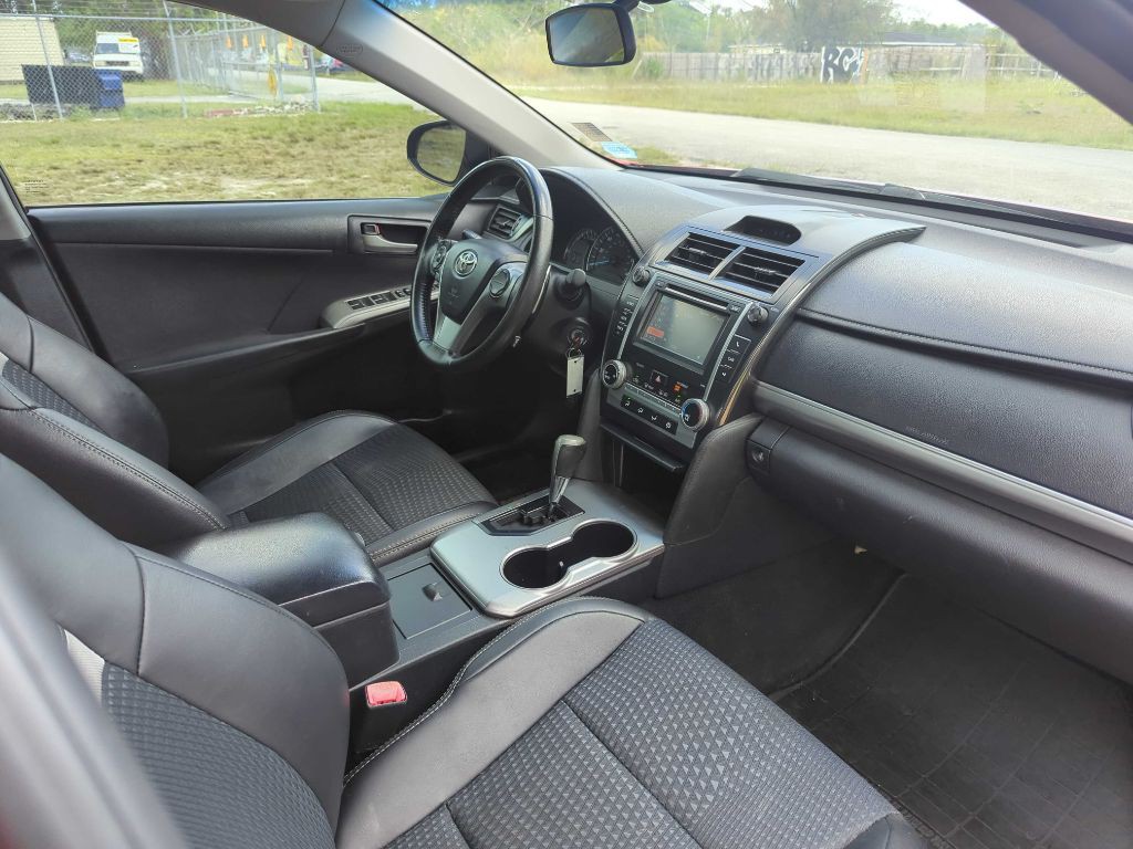 2012 Toyota Camry Image 11