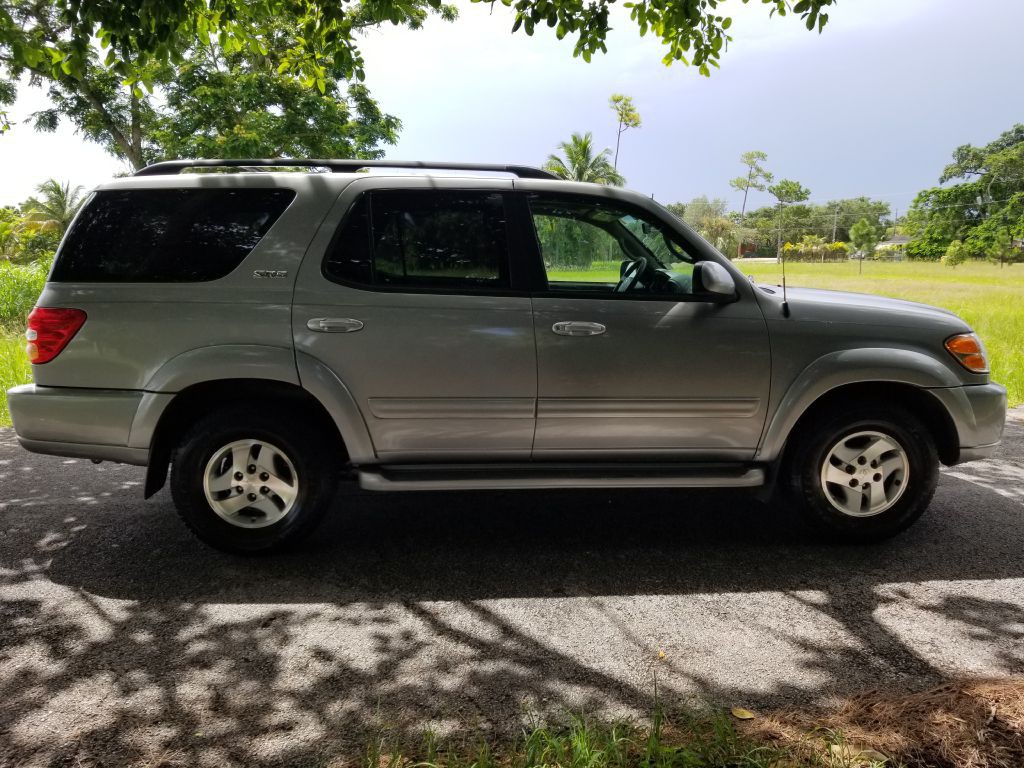 2003 Toyota Sequoia Image 4