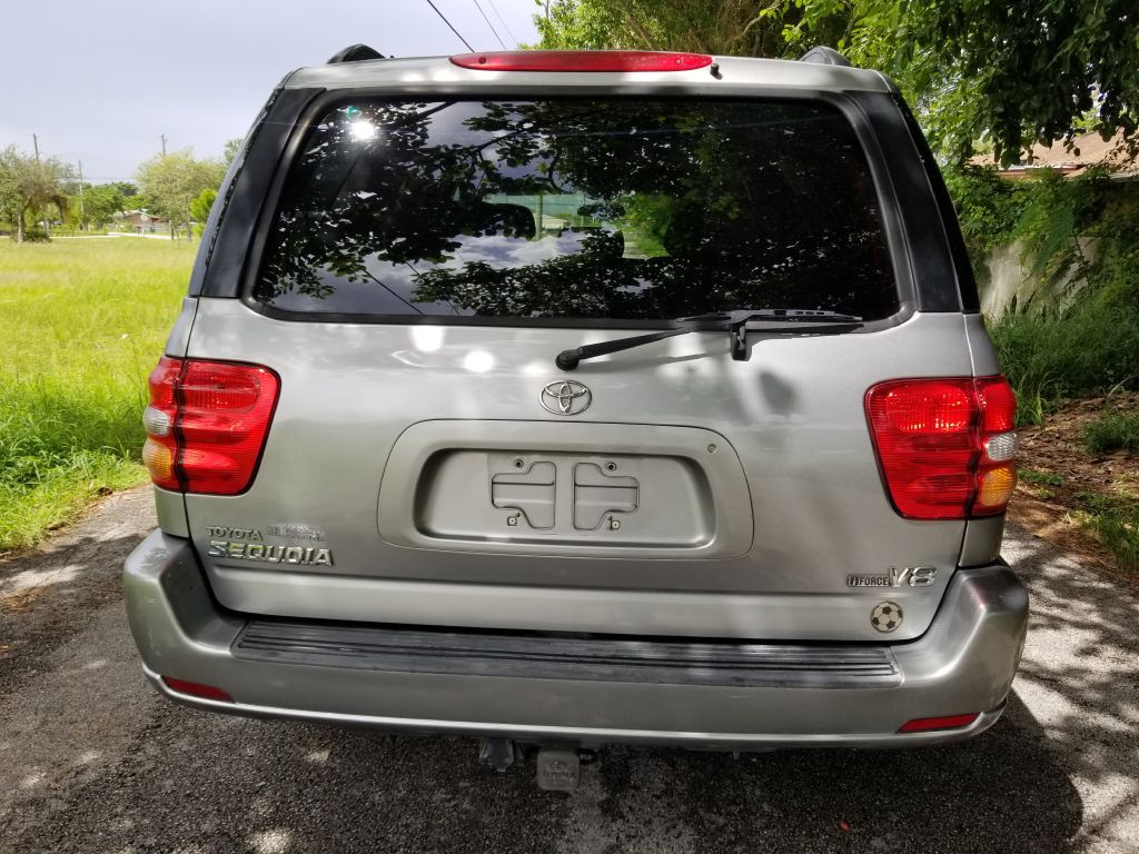 2003 Toyota Sequoia Image 17
