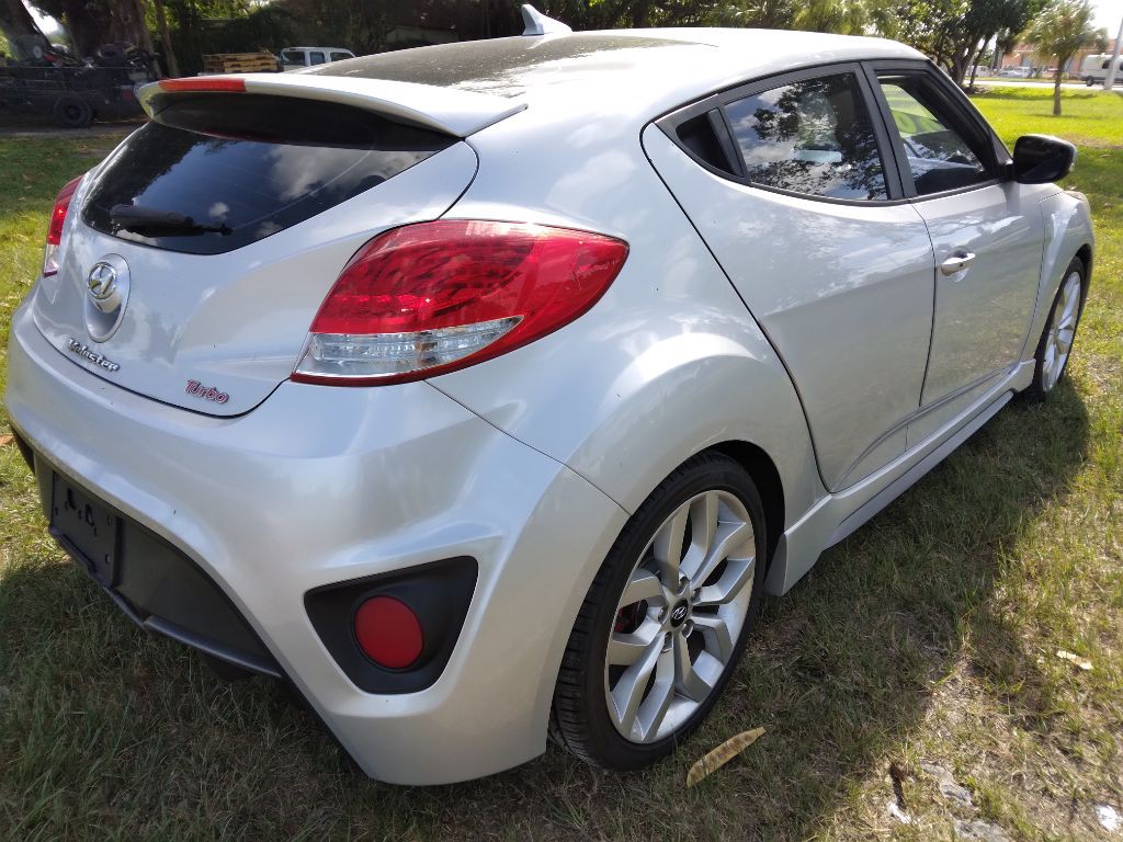 2015 Hyundai Veloster Image 4