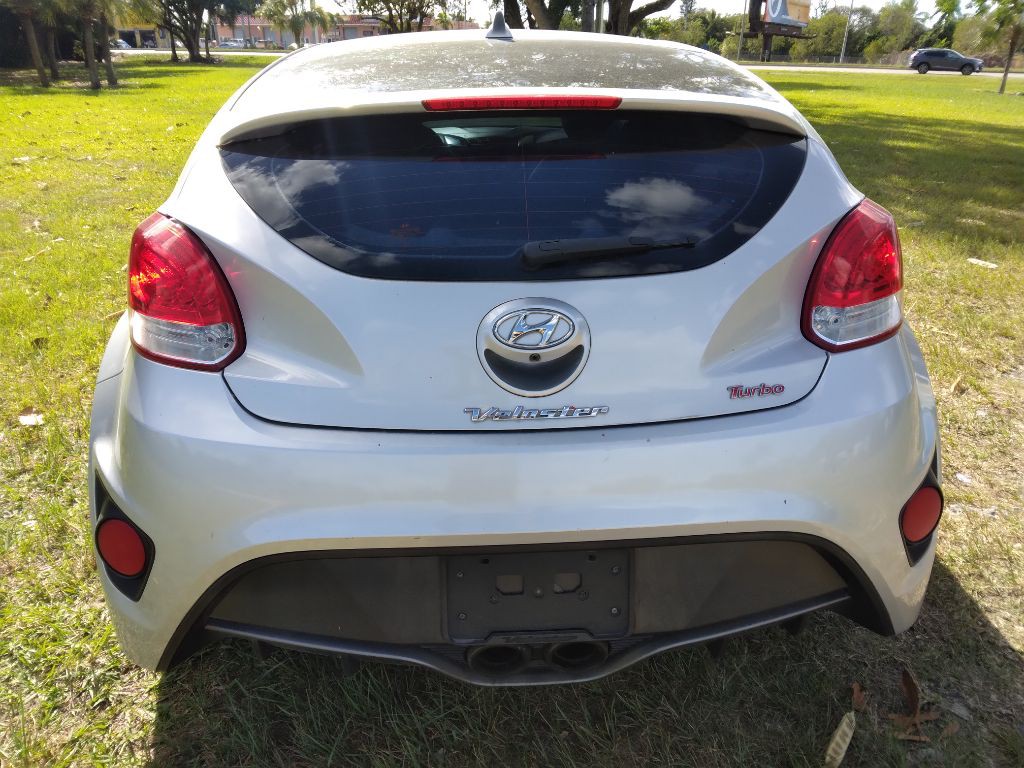 2015 Hyundai Veloster Image 6