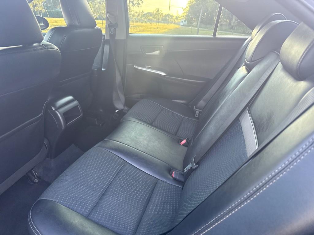 2013 Toyota Camry Image 9