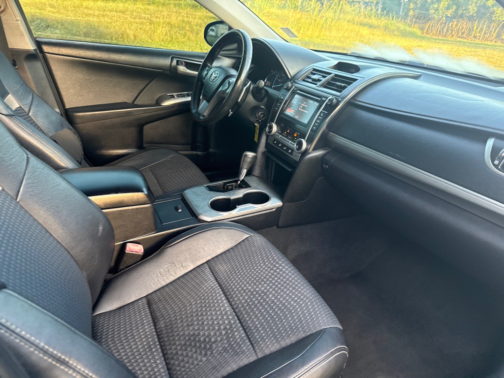 2013 Toyota Camry Image 11