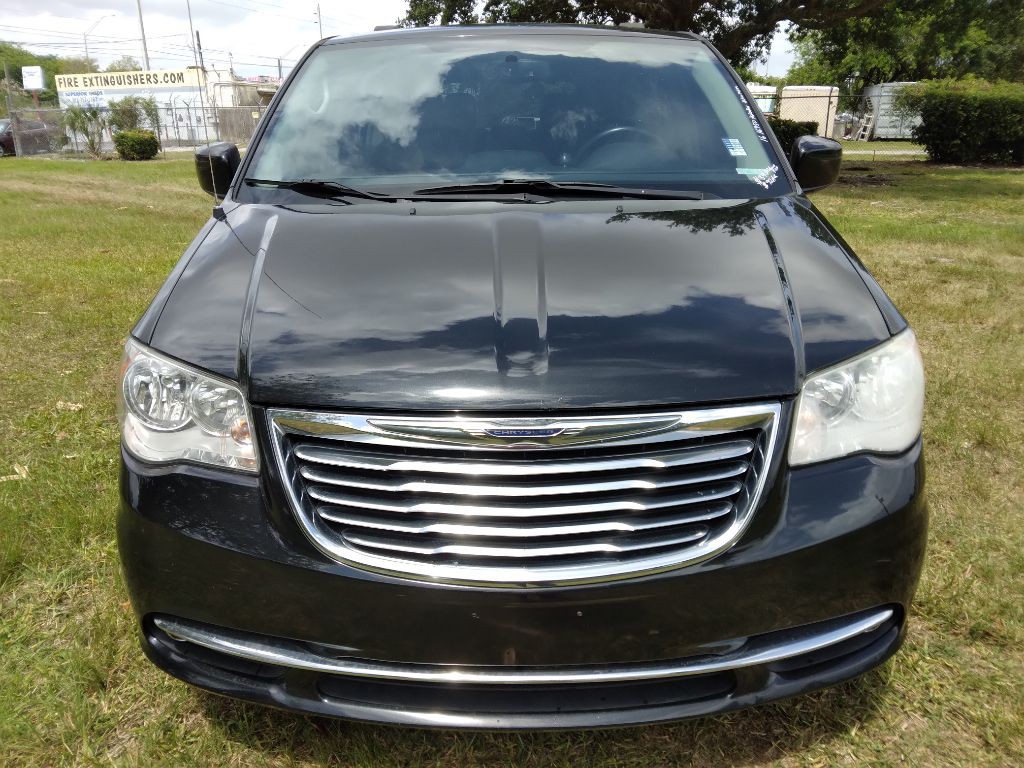 2016 Chrysler Town & Country Image 3