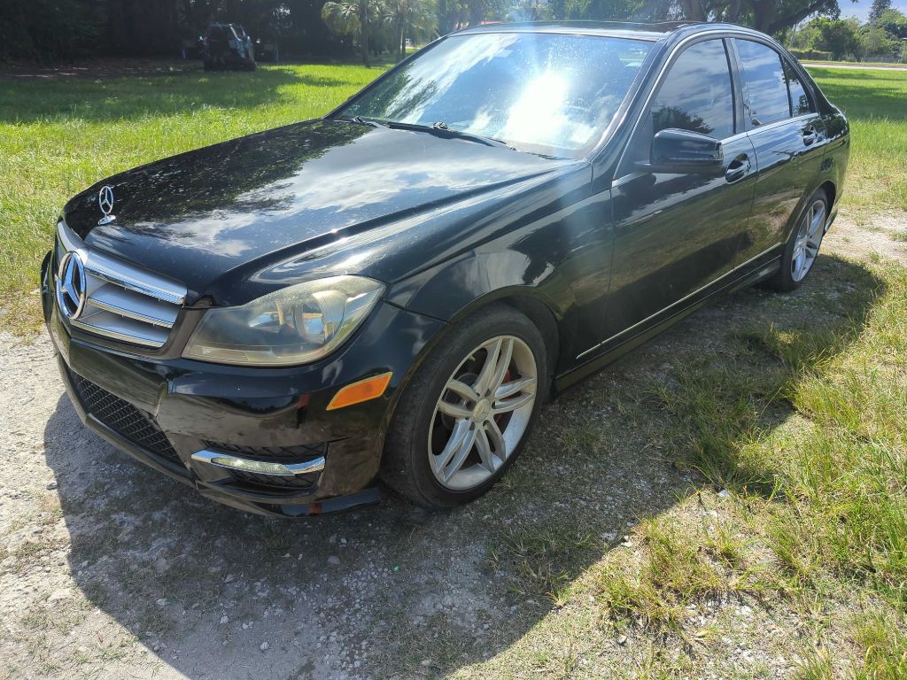 2013 Mercedes-Benz C-Class Image 2