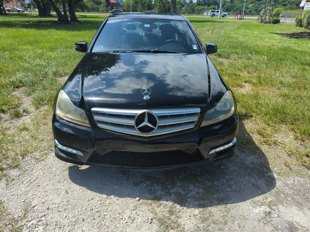 2013 Mercedes-Benz C-Class Image 3