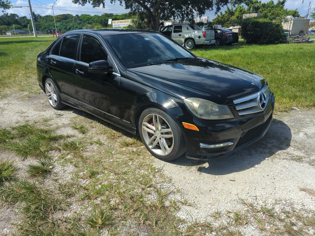 2013 Mercedes-Benz C-Class Image 4