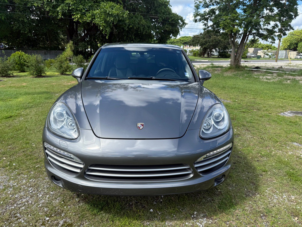 2014 Porsche Cayenne Image 2