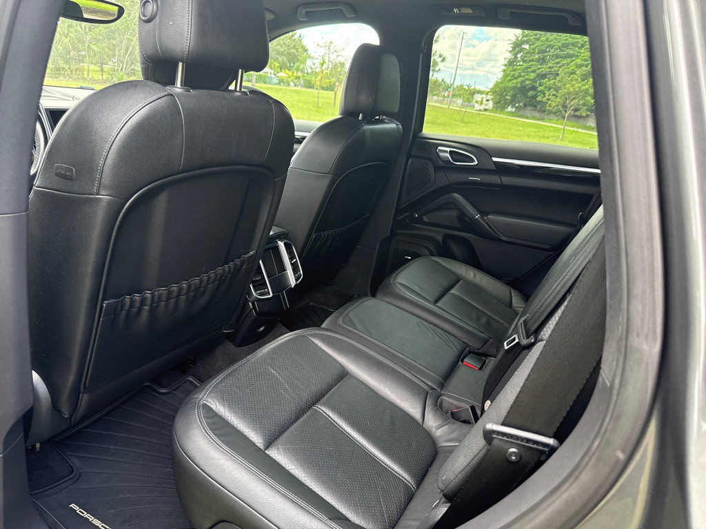 2014 Porsche Cayenne Image 7
