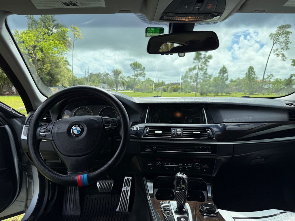 2014 BMW 5 Series Image 9