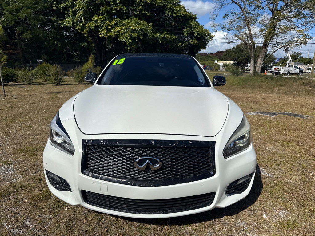 2015 INFINITI Q70 Image 2