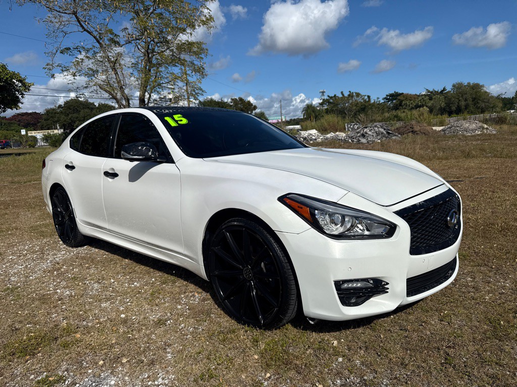 2015 INFINITI Q70 Image 3