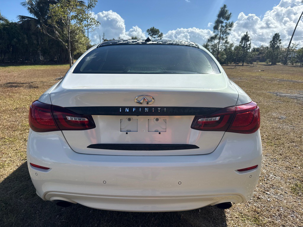2015 INFINITI Q70 Image 5