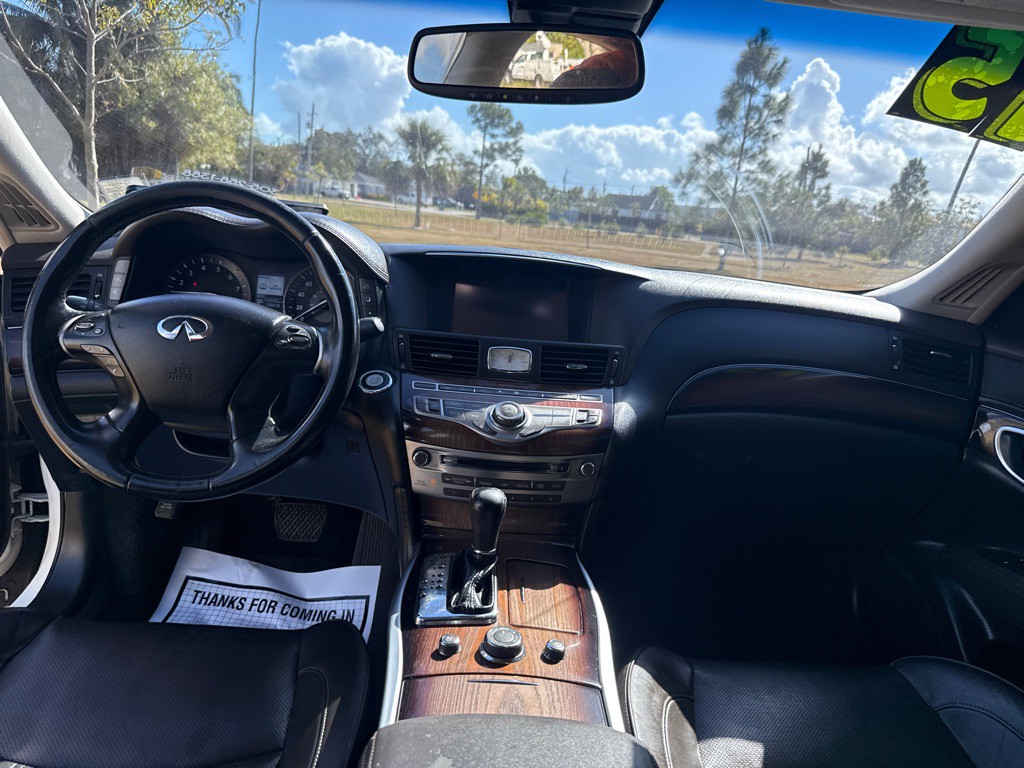 2015 INFINITI Q70 Image 12