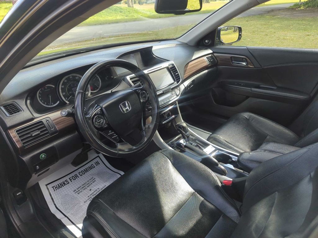 2017 Honda Accord Image 8