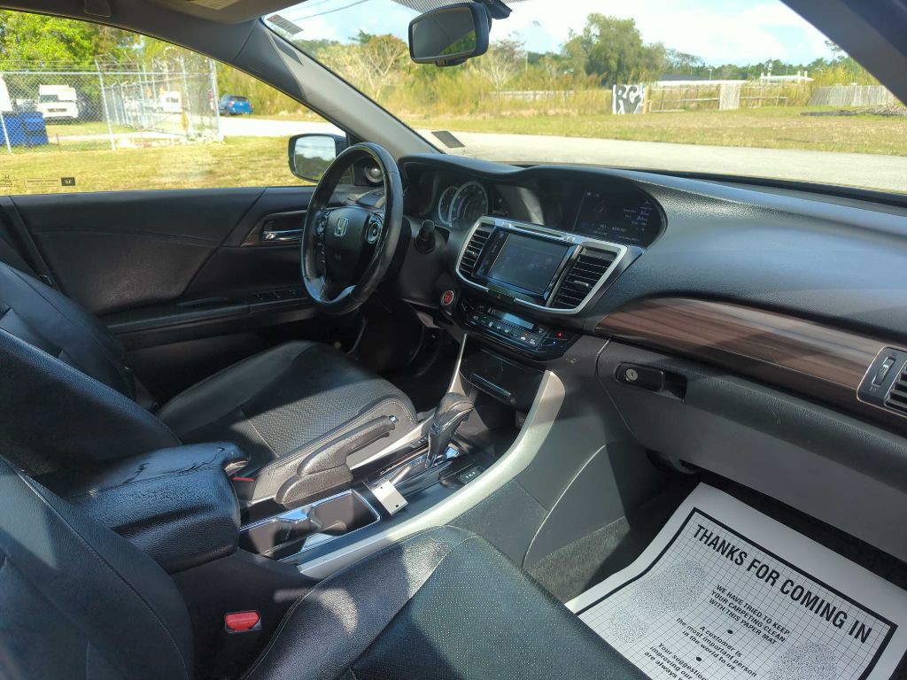 2017 Honda Accord Image 9